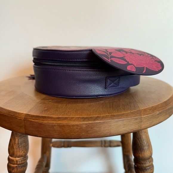 SOLD- NWT Vera Bradley Disney Whimsy Cosmetic Bag Case Mickey MinnieMouse Purple - Picture 4 of 16